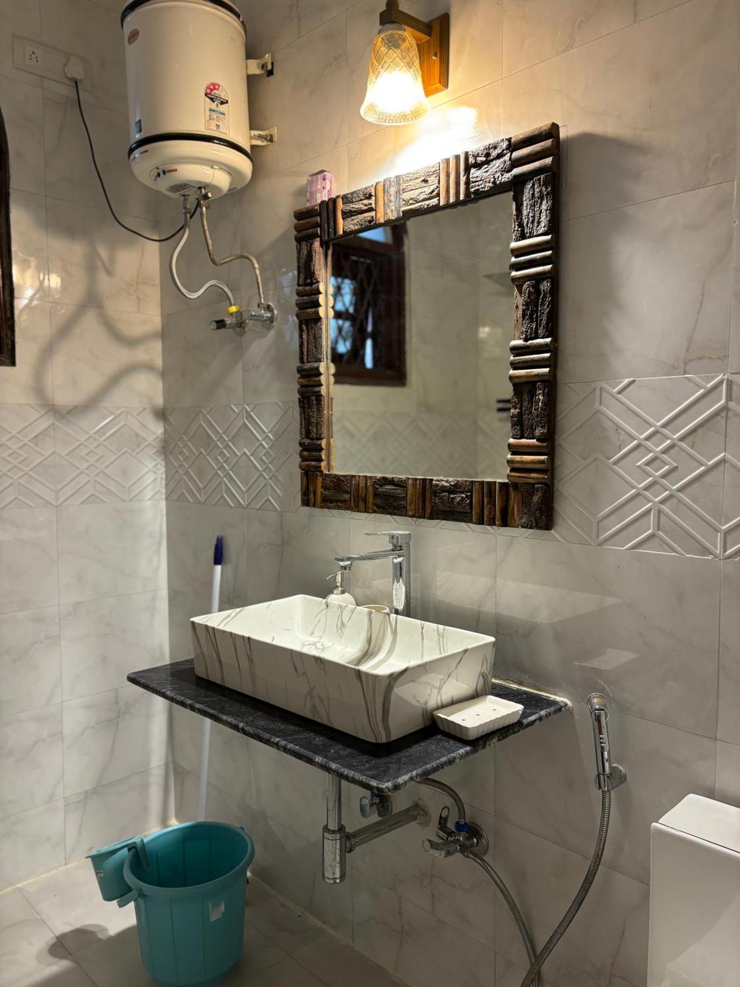 Atharva'S Homestay By Goaround Homes - Nehru Enclave Metro, South Delhi Nowe Delhi Zewnętrze zdjęcie