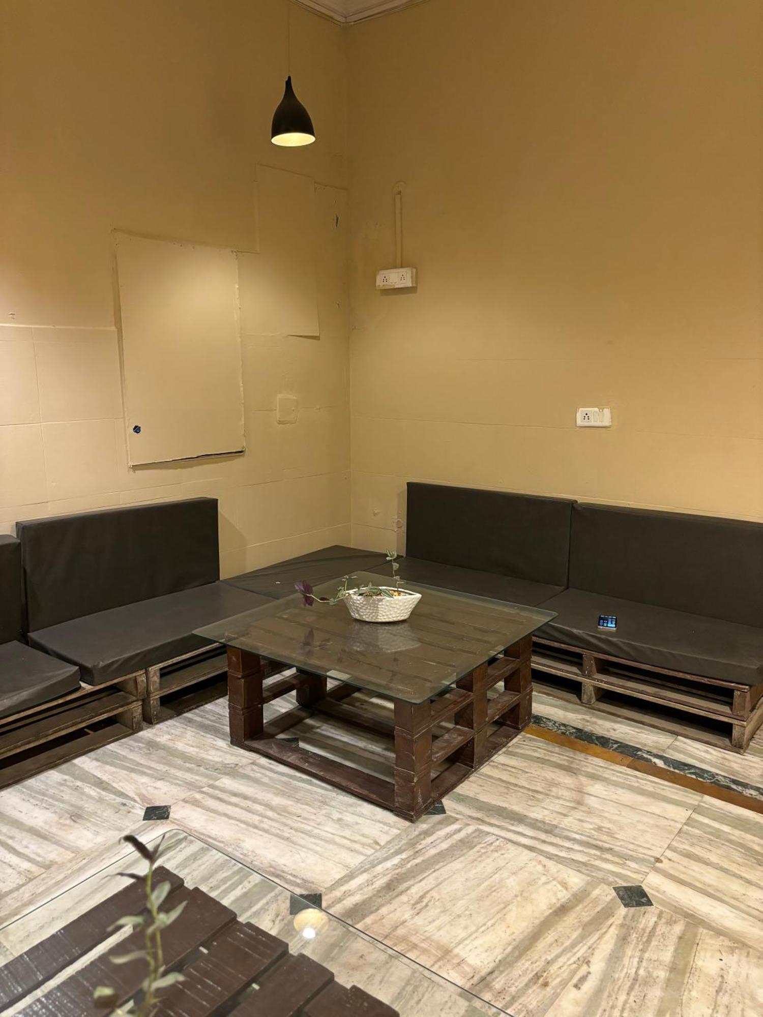 Atharva'S Homestay By Goaround Homes - Nehru Enclave Metro, South Delhi Nowe Delhi Zewnętrze zdjęcie