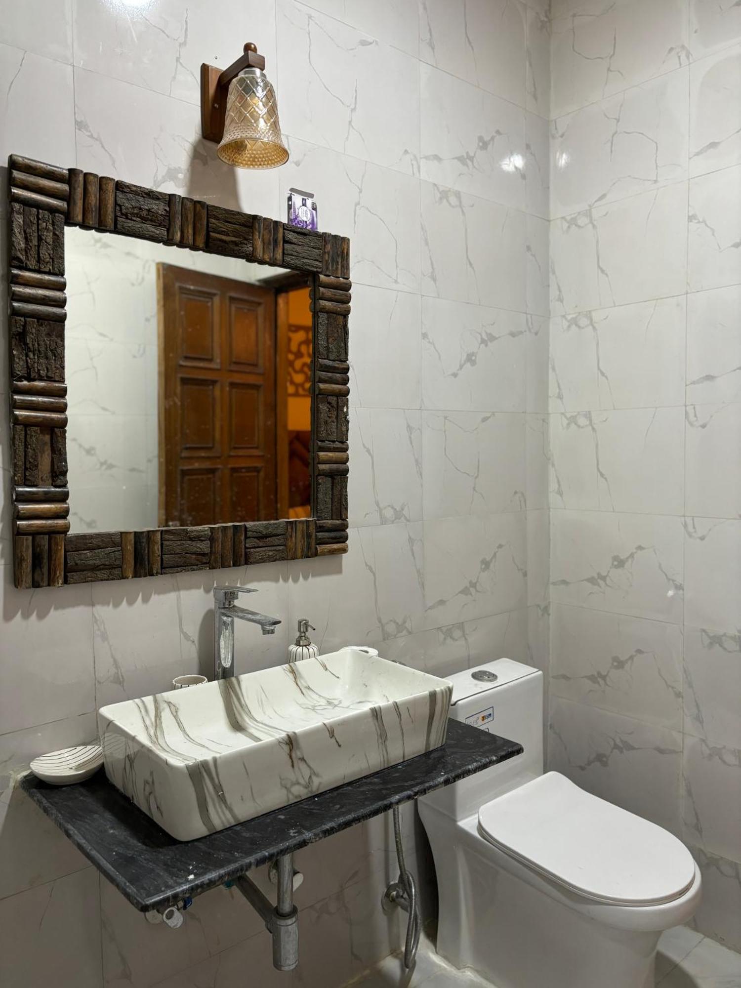 Atharva'S Homestay By Goaround Homes - Nehru Enclave Metro, South Delhi Nowe Delhi Zewnętrze zdjęcie